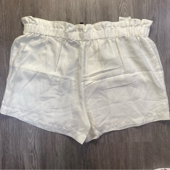 BCBG Women’s White Linen Blend Elastic Waist Shorts - Picture 3 of 9